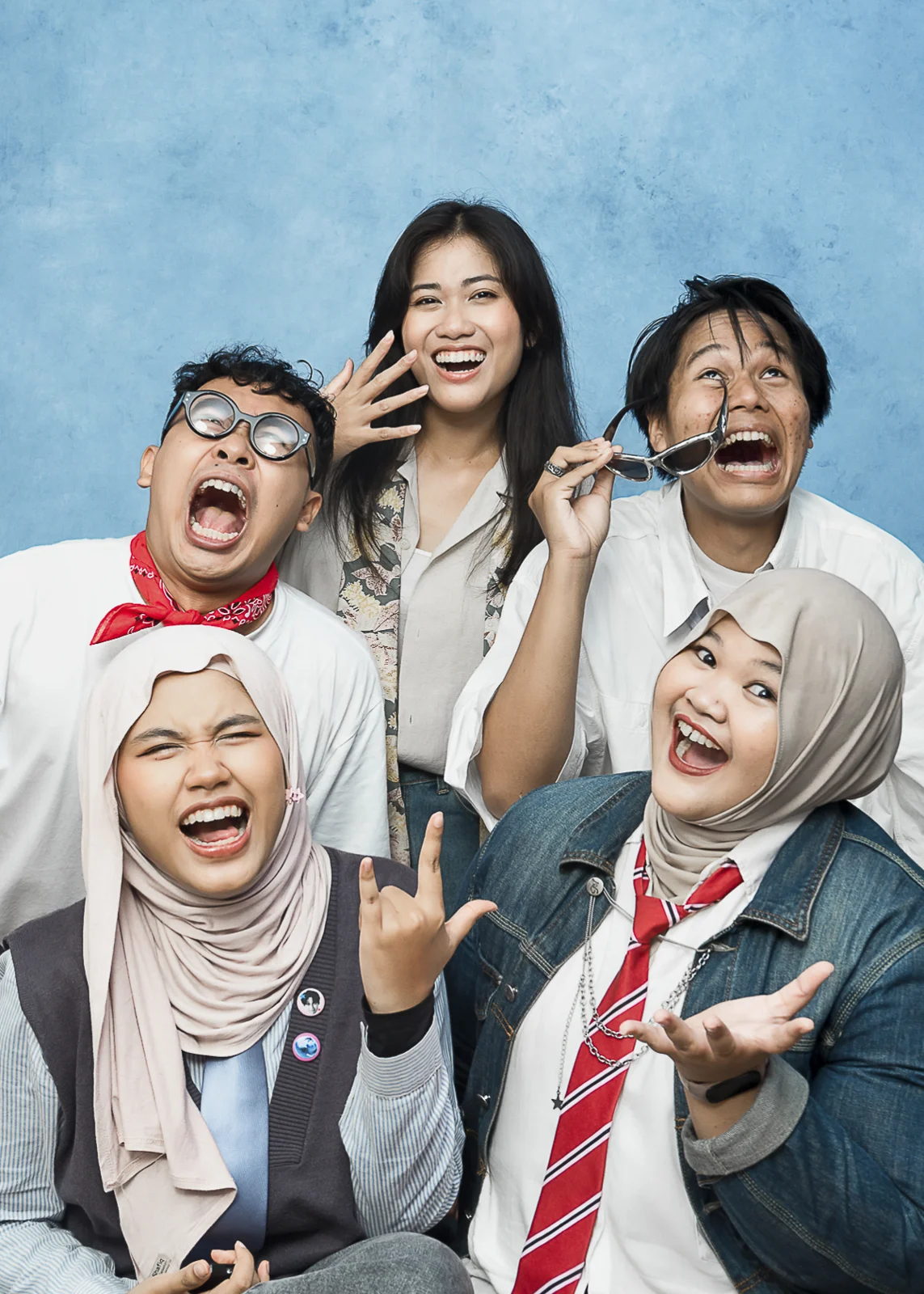Lima teman berekspresi spontan di set Back to 90’s.